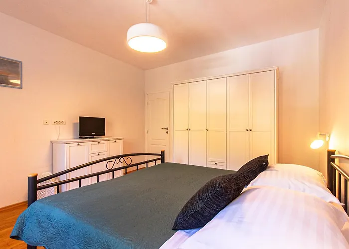 Stylish Oliva On Bacvice Near Old Town Apartamento