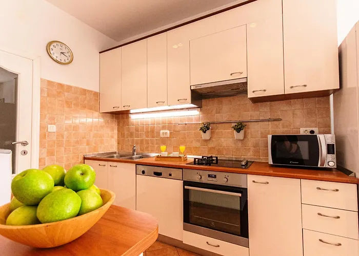 Stylish Oliva On Bacvice Near Old Town *