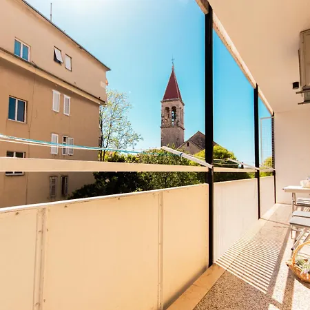 Stylish Oliva On Bacvice Near Old Town