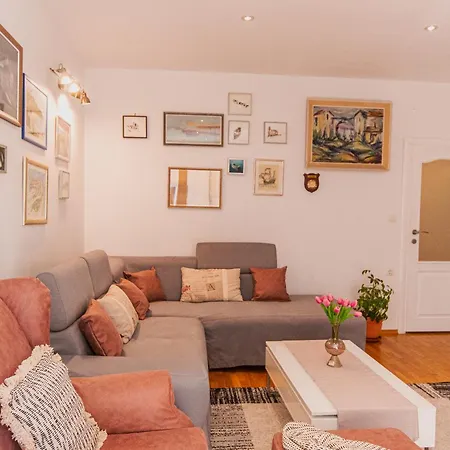 Stylish Oliva On Bacvice Near Old Town Apartment Split